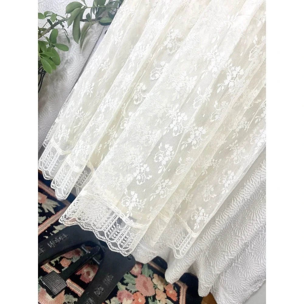 Vintage 1980s White Lace Drop Waist Wedding Dress, Size Medium - Picture 9 of 11